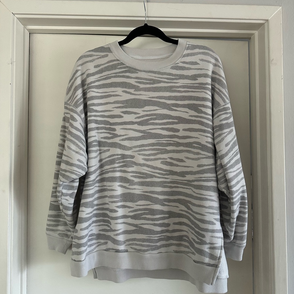 American Eagle Outfitters Gray and White Crewneck Sweater
